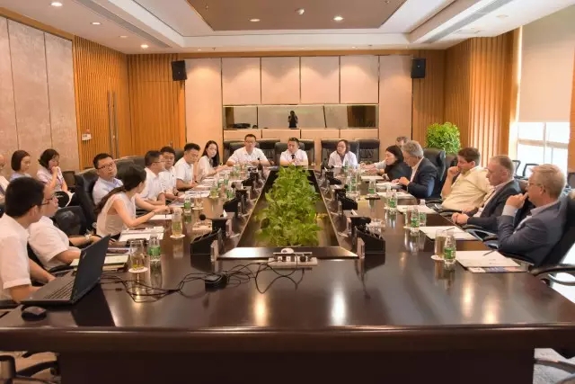 荷南专家与亲睦家老年专家商谈